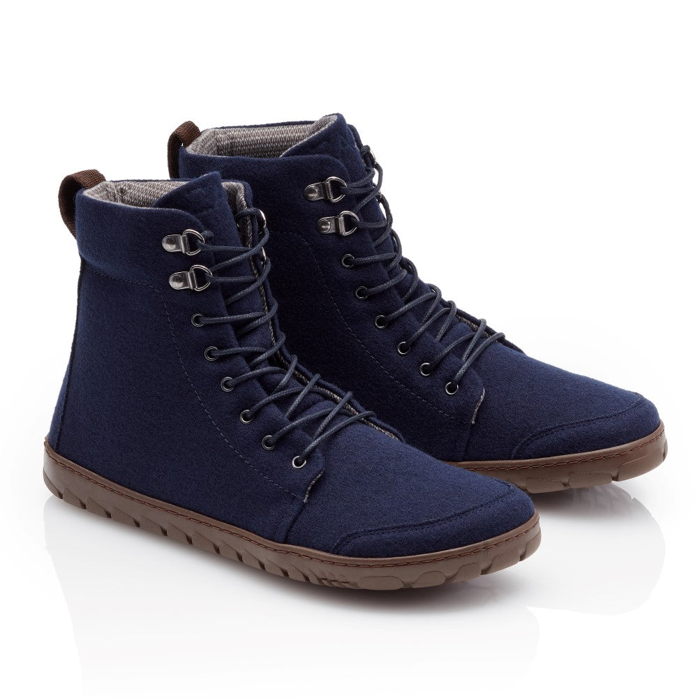 Ontdek de blauwe veterboot op blote voeten van Merino Wool